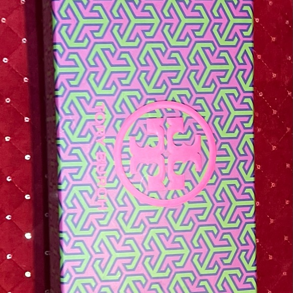 Empty Tory Burch flip flop box with original tissue paper, for size 7. - Picture 3 of 6